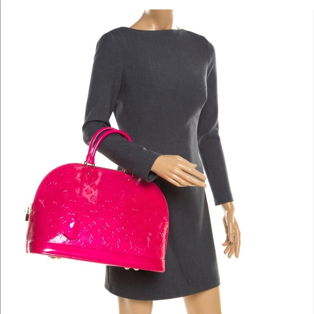 Louis Vuitton - Picture 3 of 7